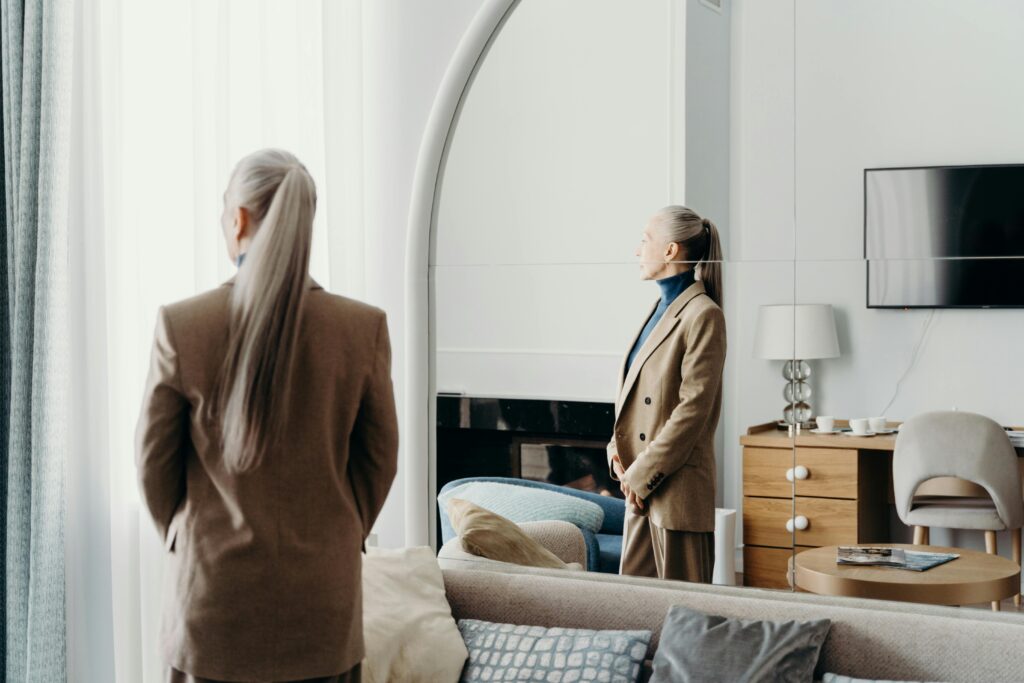 living room mirror decor